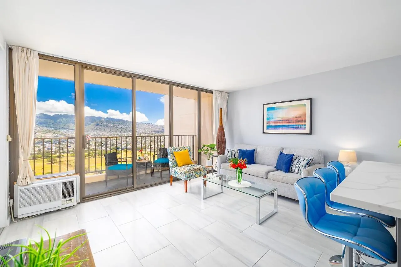 Tropical Retreat Near Waikiki Beach With Parking Honolulu