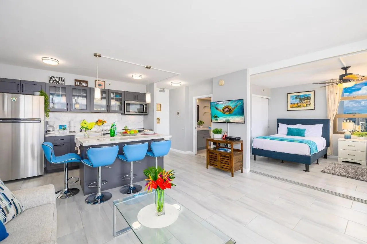 Tropical Retreat Near Waikiki Beach With Parking Honolulu Apartment