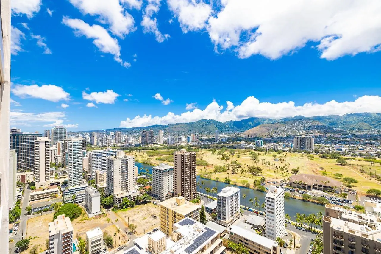 Tropical Retreat Near Waikiki Beach With Parking Honolulu Apartment