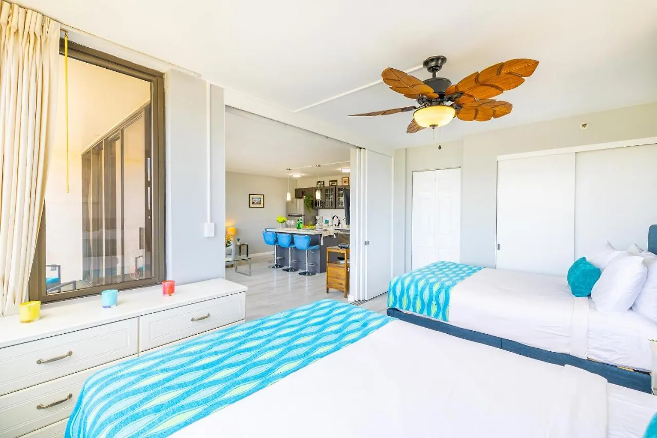 Tropical Retreat Near Waikiki Beach With Parking Honolulu Apartment