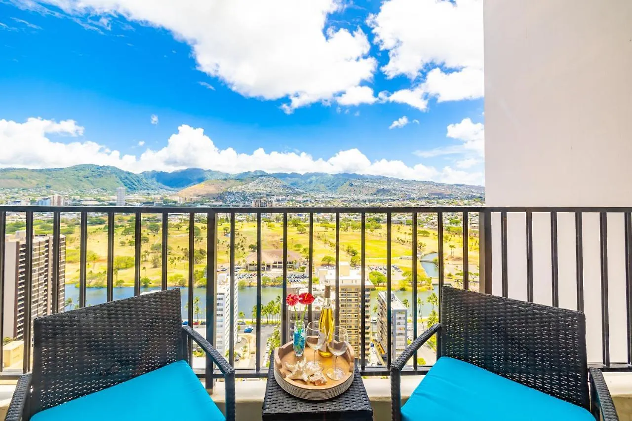 Tropical Retreat Near Waikiki Beach With Parking Honolulu