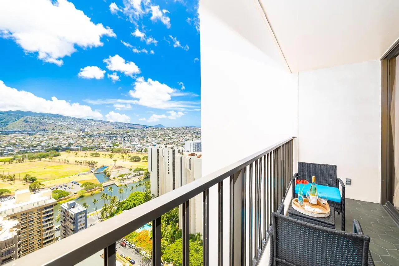 Tropical Retreat Near Waikiki Beach With Parking Honolulu Apartment