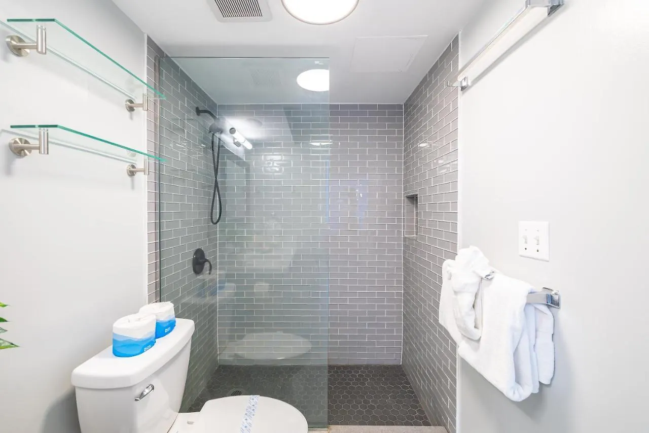 Apartment Tropical Retreat Near Waikiki Beach With Parking Honolulu