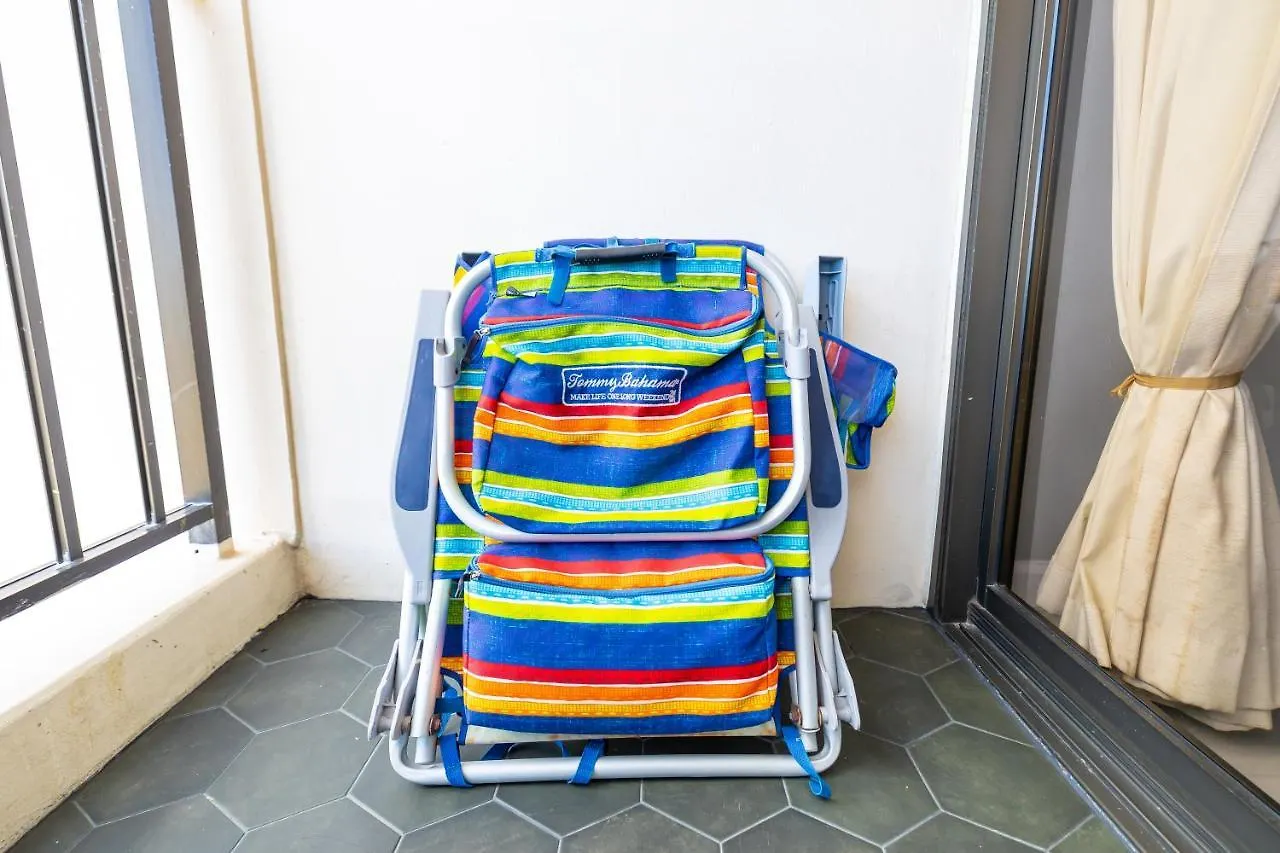 Tropical Retreat Near Waikiki Beach With Parking Honolulu