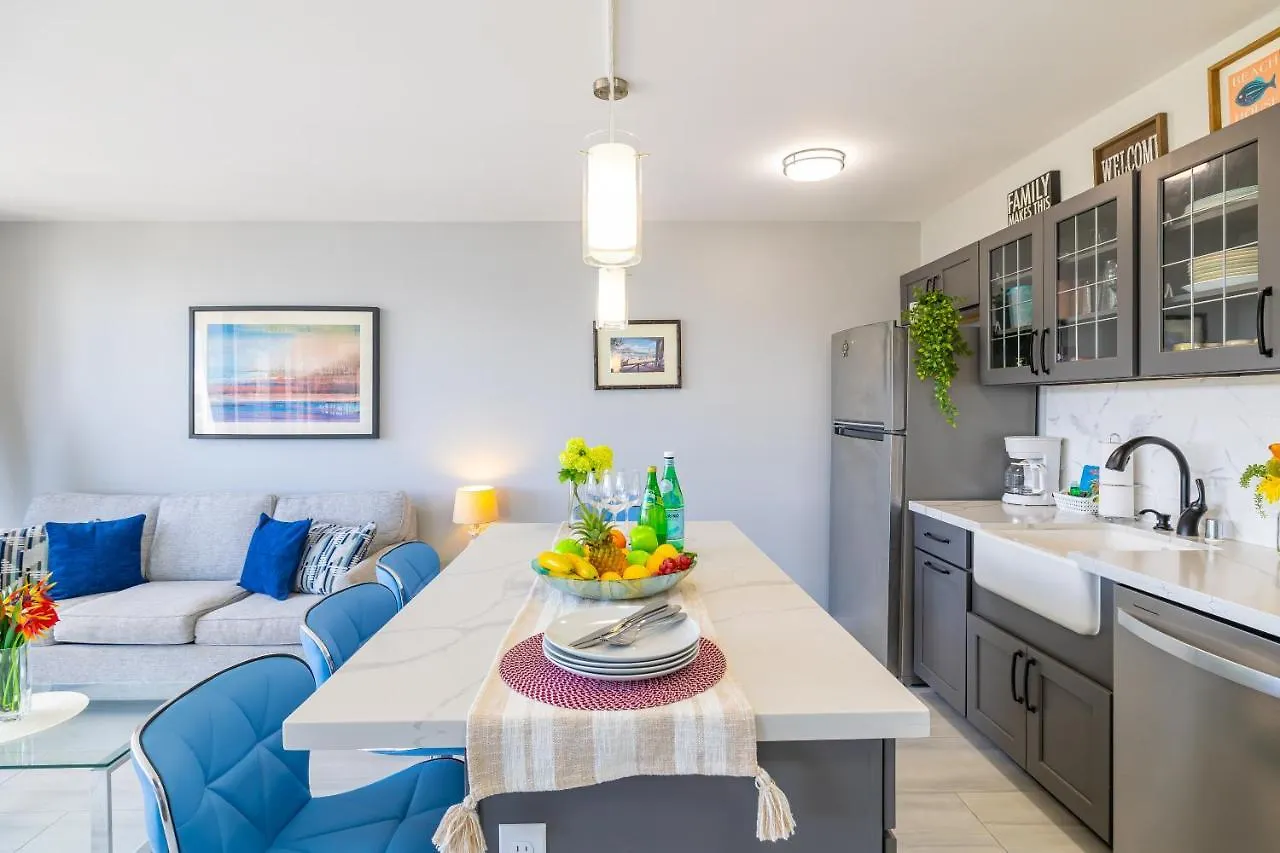 Tropical Retreat Near Waikiki Beach With Parking Honolulu