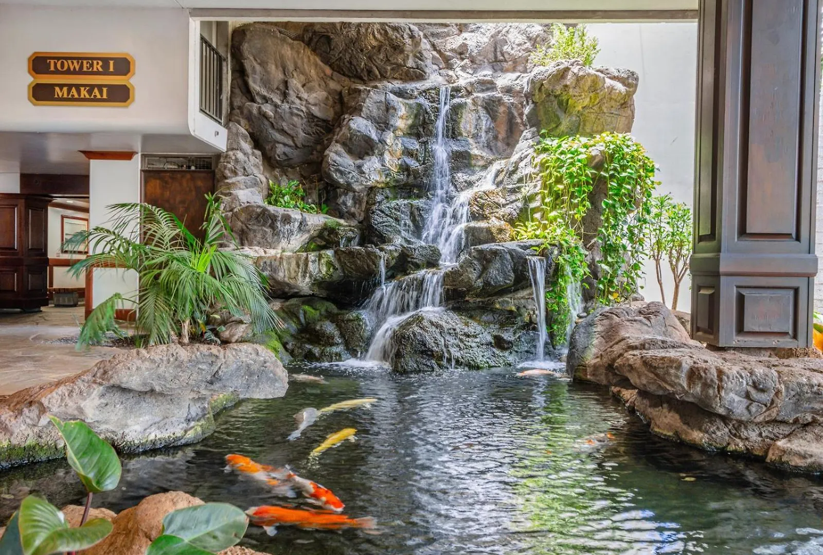Apartment Tropical Retreat Near Waikiki Beach With Parking Honolulu
