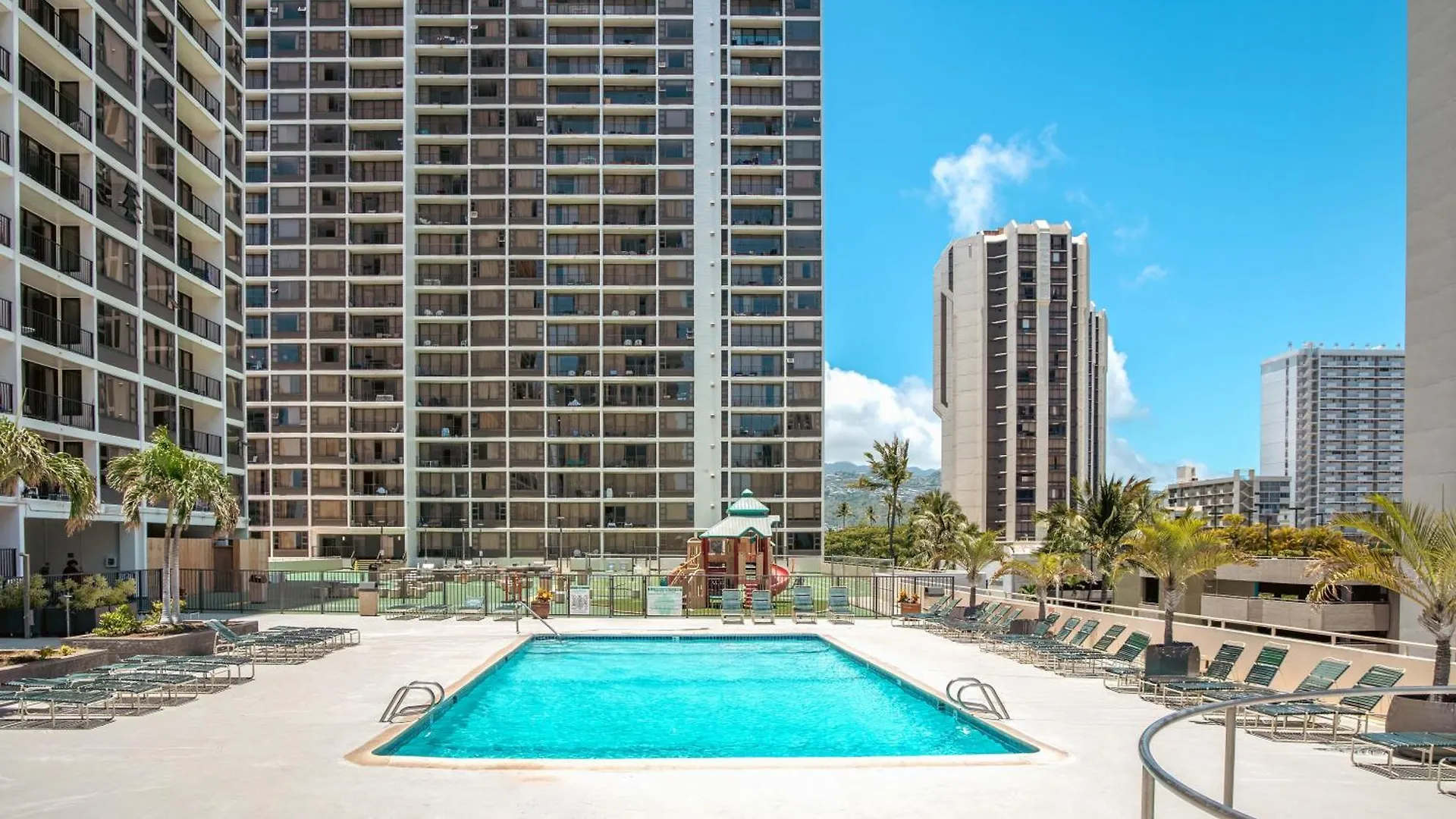Tropical Retreat Near Waikiki Beach With Parking Honolulu