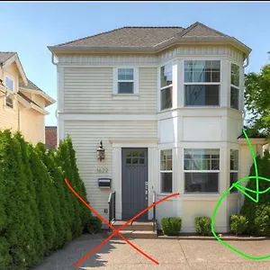 https://adorable-cozy-house-with-parking-and-loft.seattlehotelsites.com