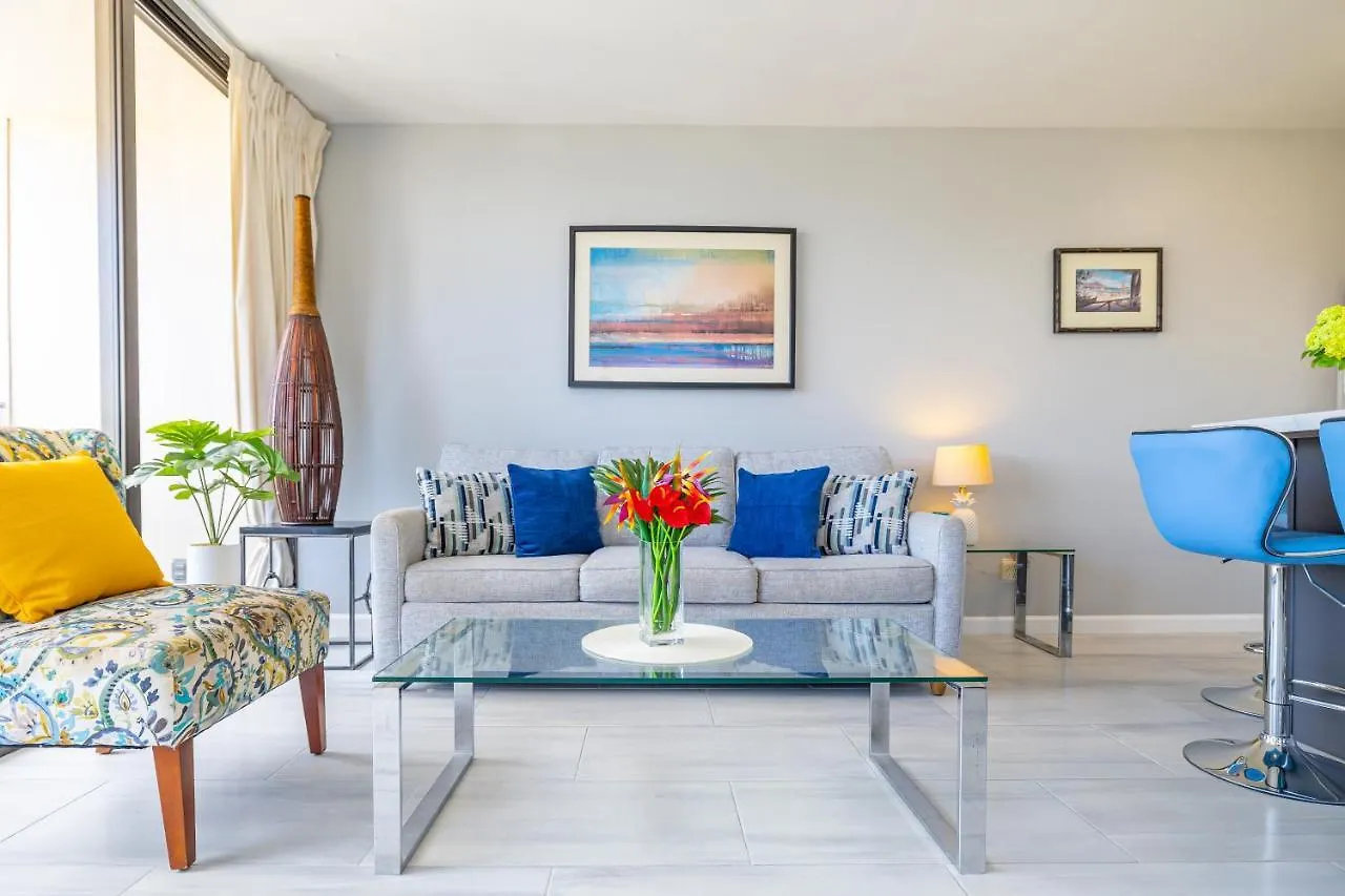 Tropical Retreat Near Waikiki Beach With Parking Honolulu