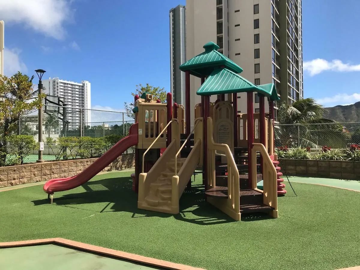 Tropical Retreat Near Waikiki Beach With Parking Honolulu Apartment