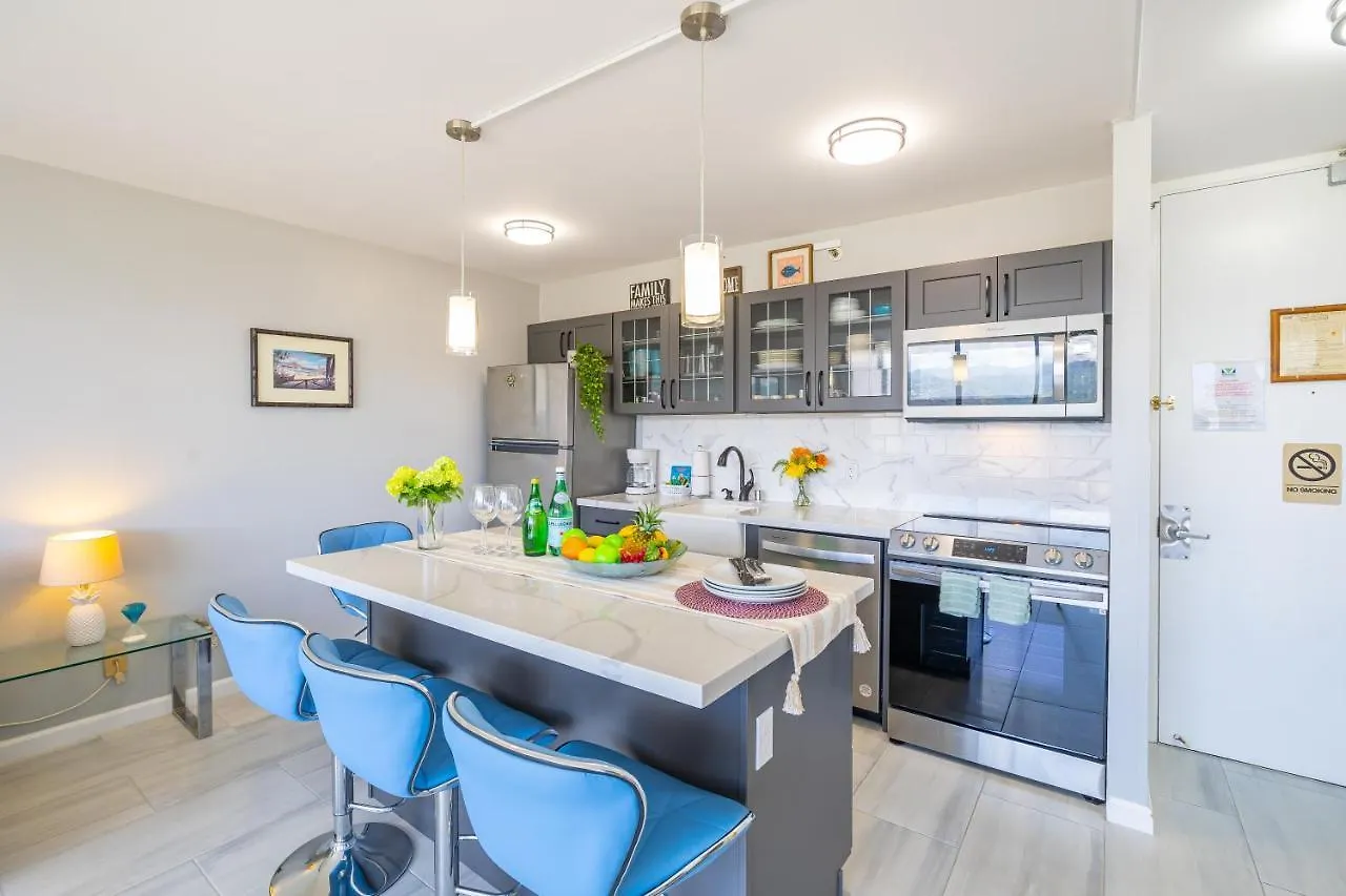 Tropical Retreat Near Waikiki Beach With Parking هونولولو 0*,  الولايات المتحدة الأمريكية