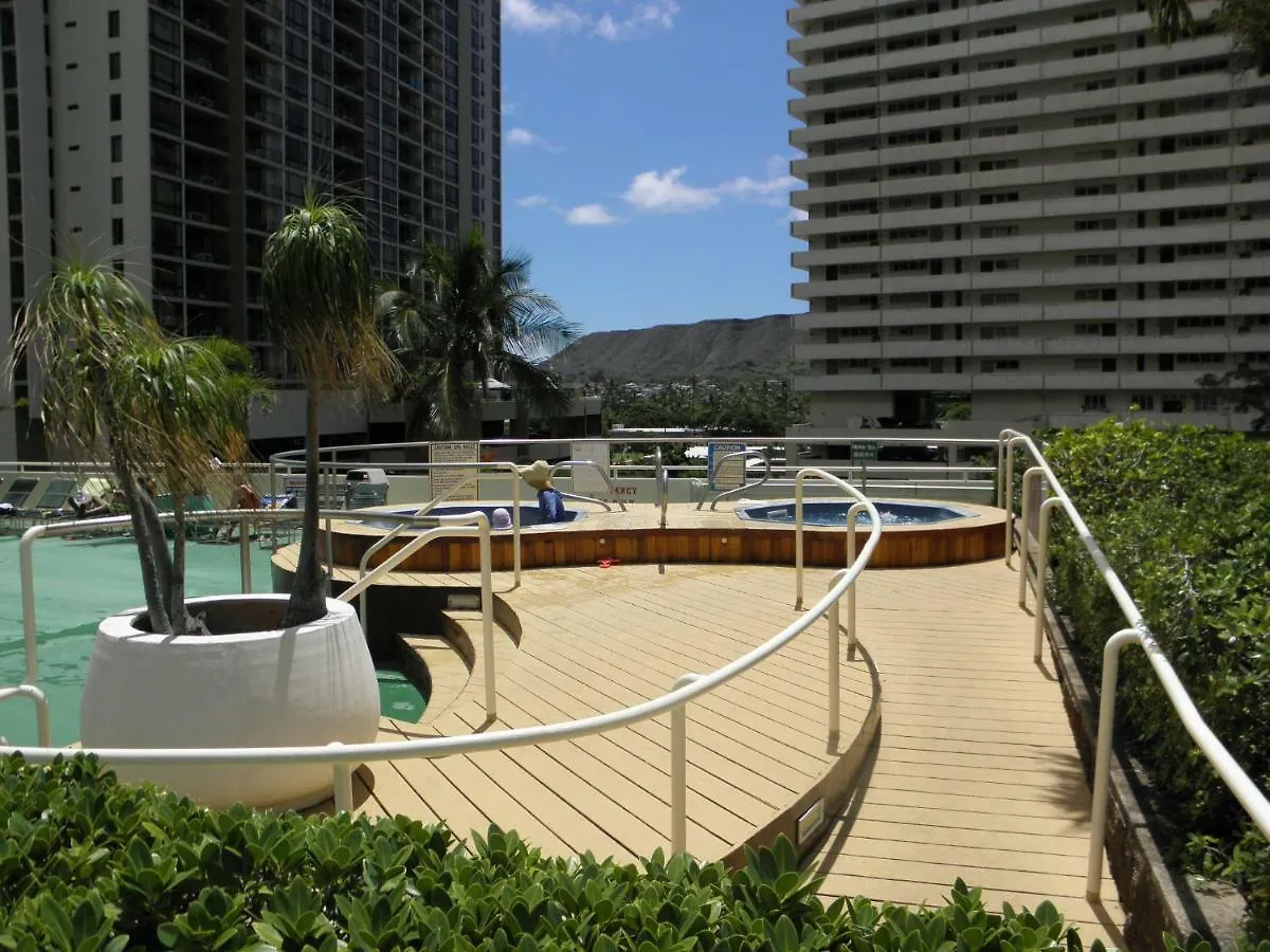 Tropical Retreat Near Waikiki Beach With Parking هونولولو